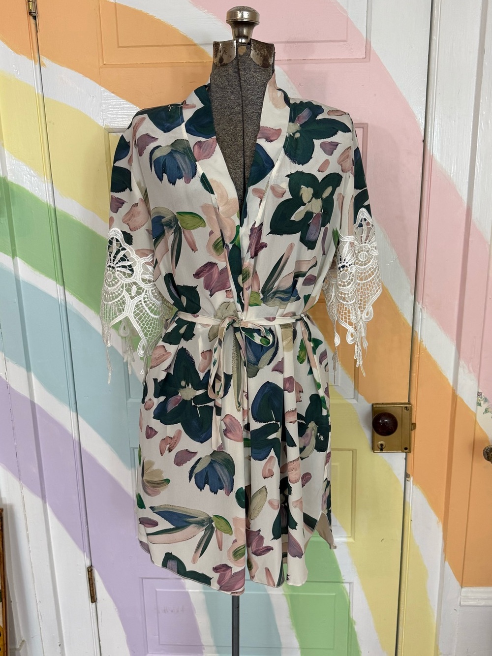 Stone Cold Fox 100% Silk Floral Lace Kimono Robe Wedding Bridal Bohemian OS 💛🍄